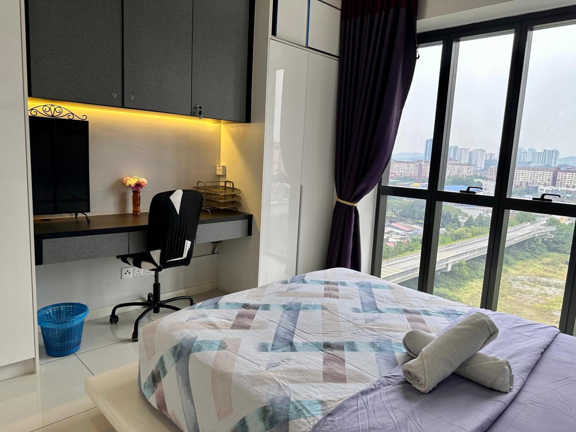 Takuro Homestay Петалинг Джая Екстериор снимка