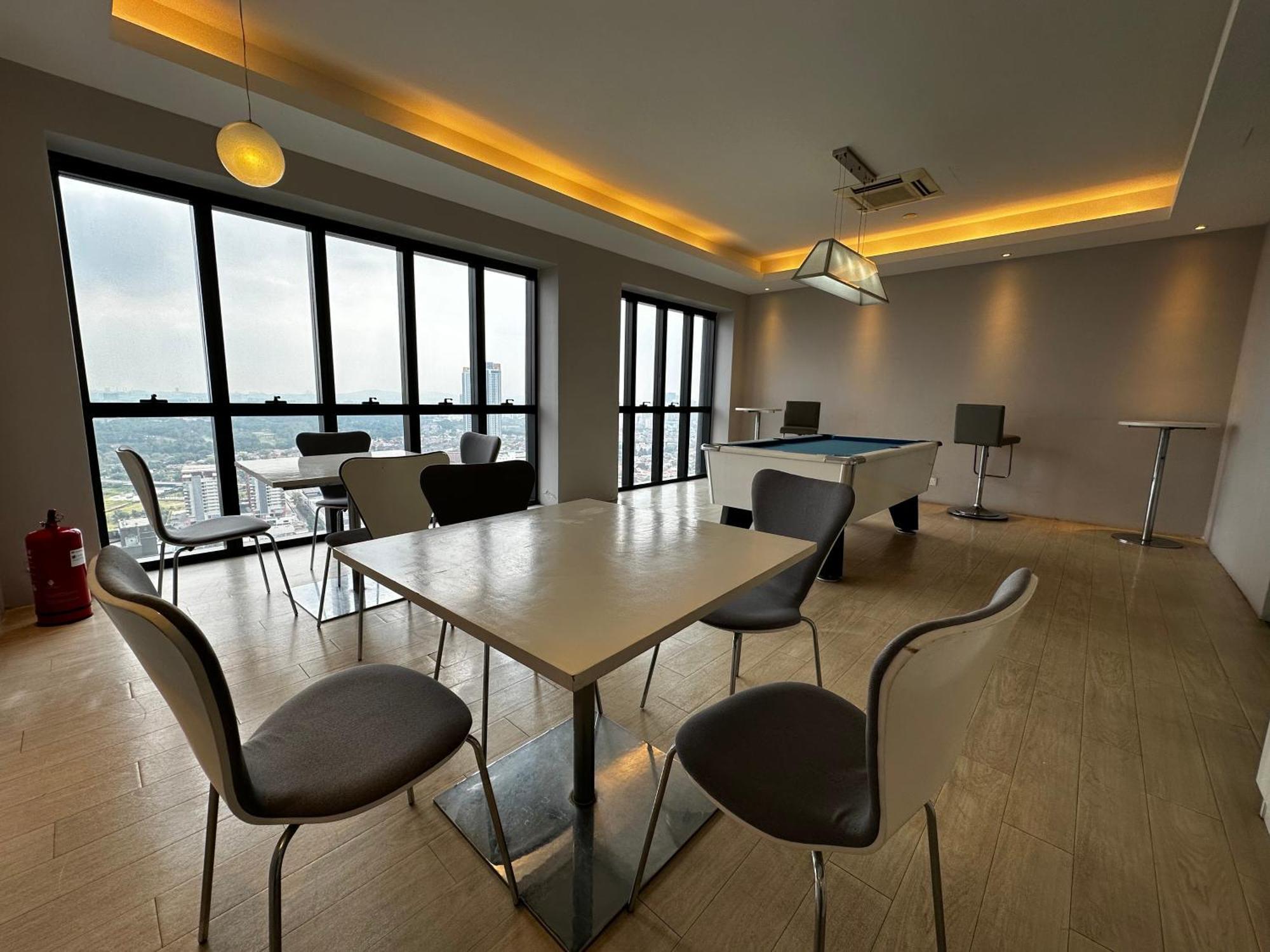 Takuro Homestay Петалинг Джая Екстериор снимка